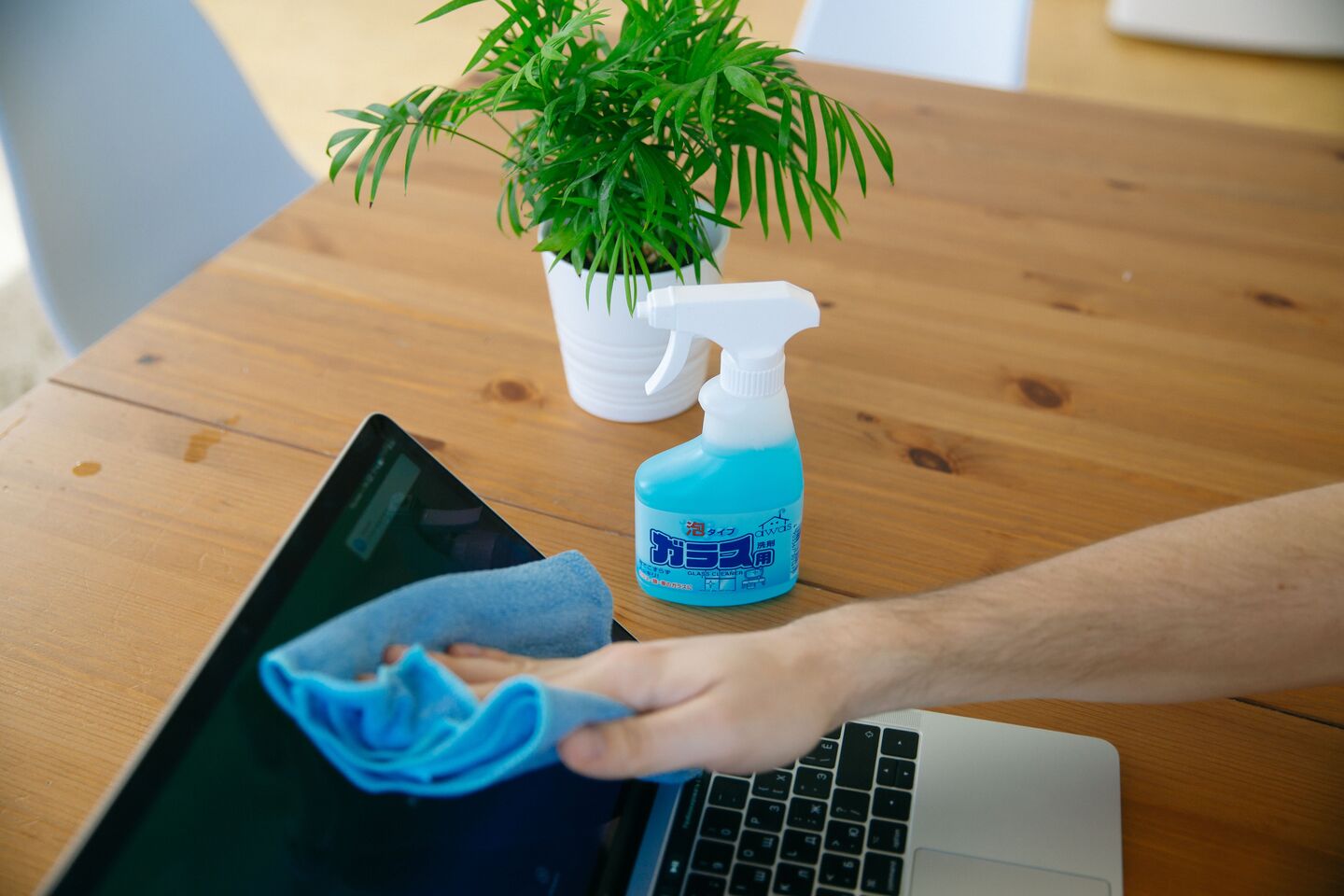 Screen cleaning